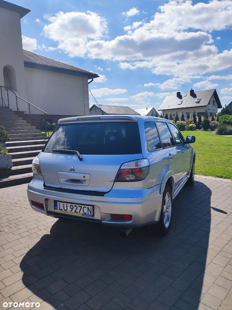 Mitsubishi Outlander 2.0 Turbo - 12