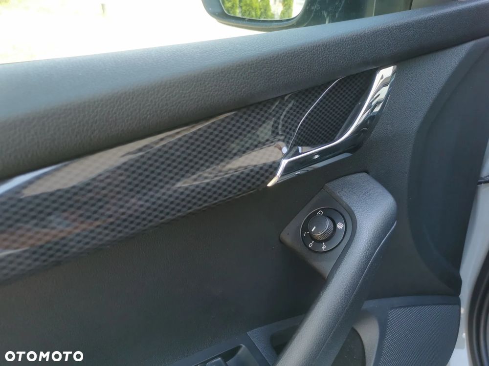 Skoda Octavia 2.0 TDI DSG RS - 29
