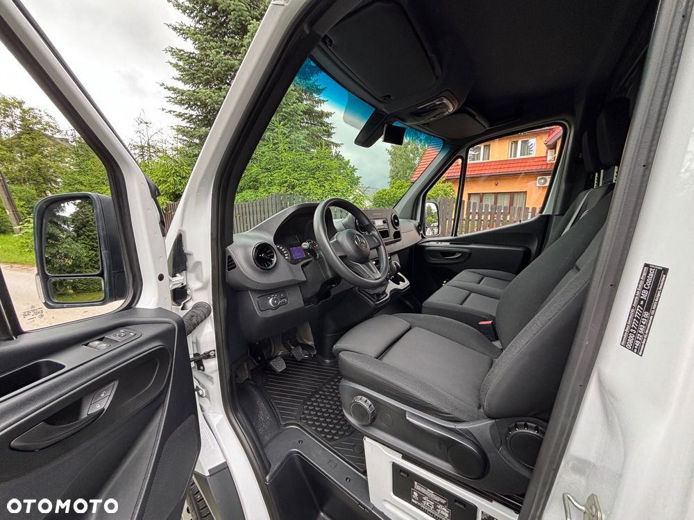 Mercedes-Benz Sprinter - 14