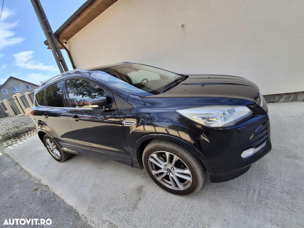 Ford Kuga 2.0 TDCi Powershift 4WD Titanium - 4
