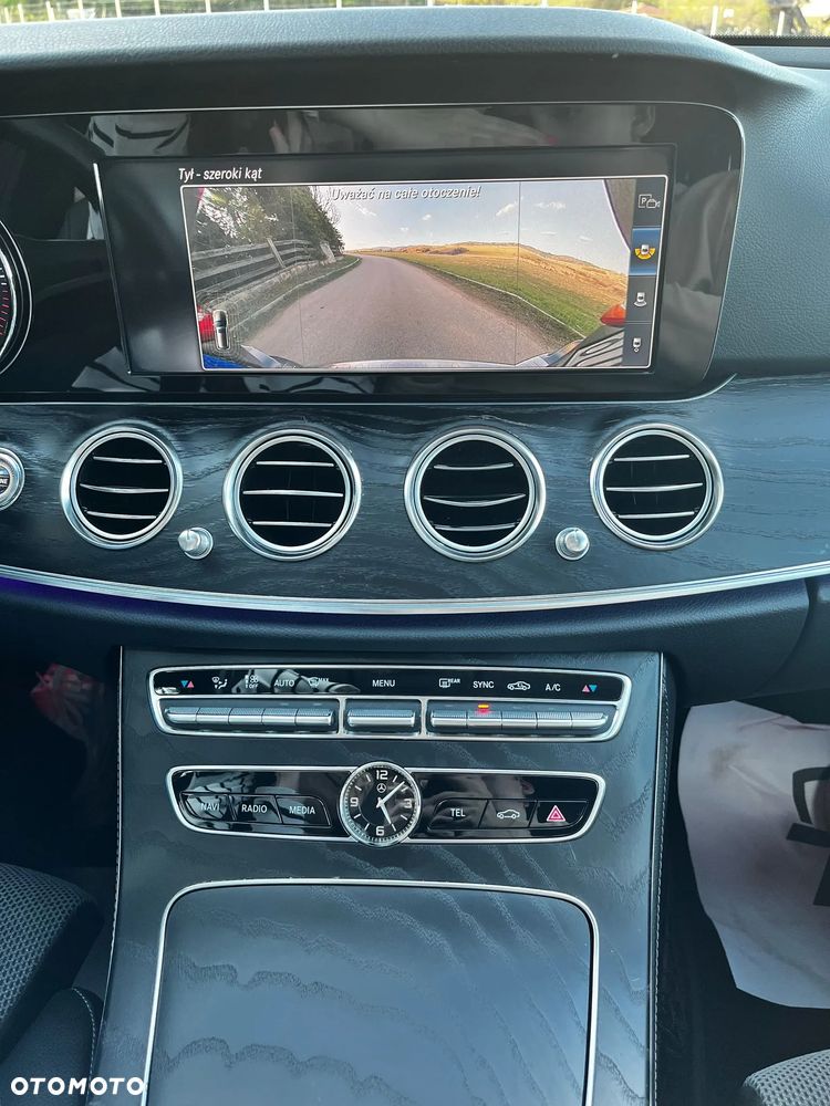 Mercedes-Benz Klasa E 220 d T 9G-TRONIC - 11