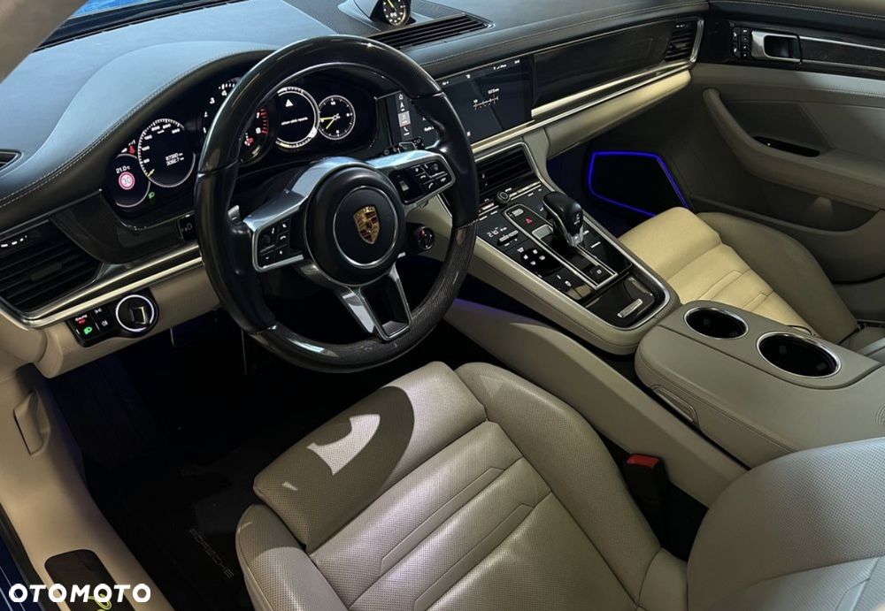 Porsche Panamera 4 - 22