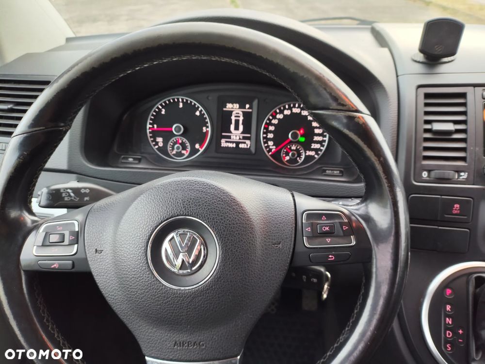 Volkswagen Multivan - 13
