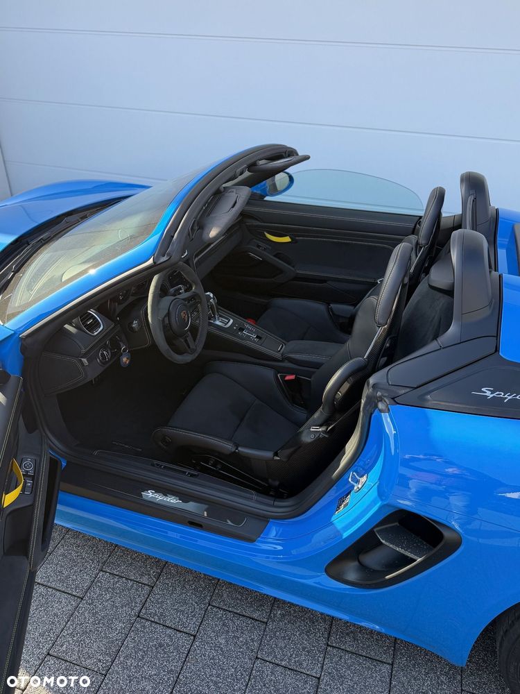 Porsche 718 Spyder - 8