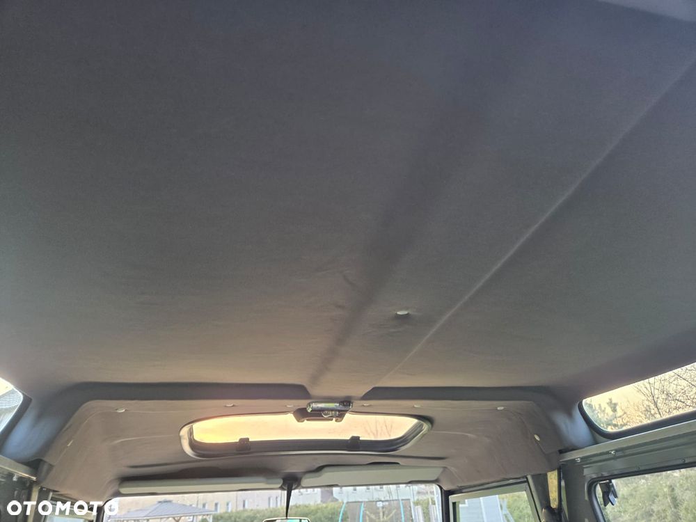 Land Rover Defender 2.5 TDI - 13