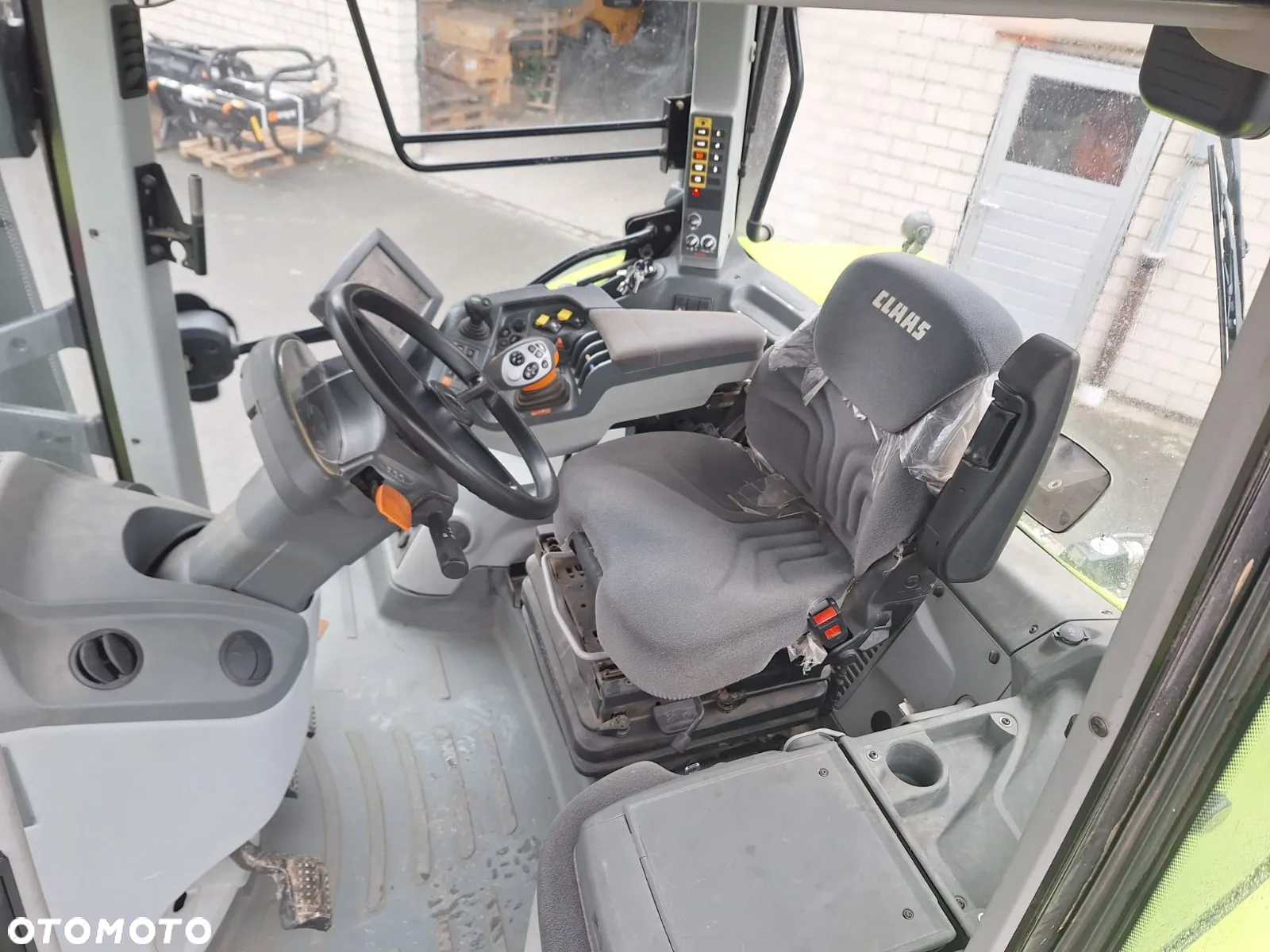 Claas ARION 620 CEBIS Hexashift - 10