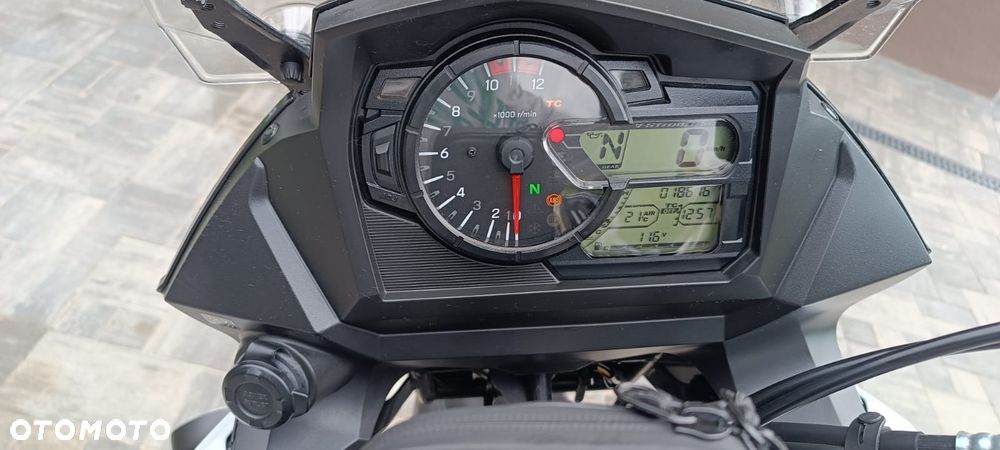 Suzuki V-STROM - 24