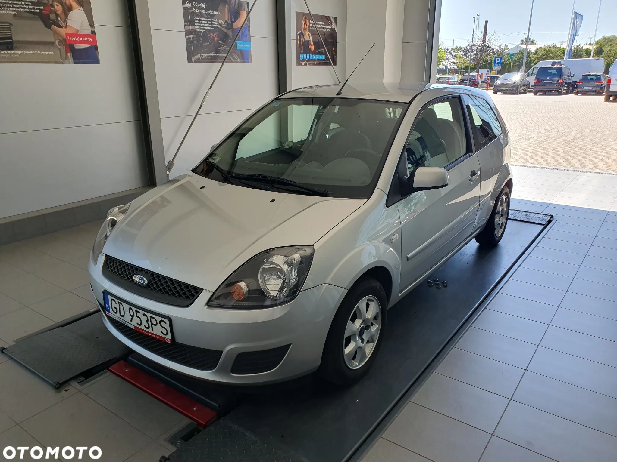 Ford Fiesta 1.4 Ambiente - 1