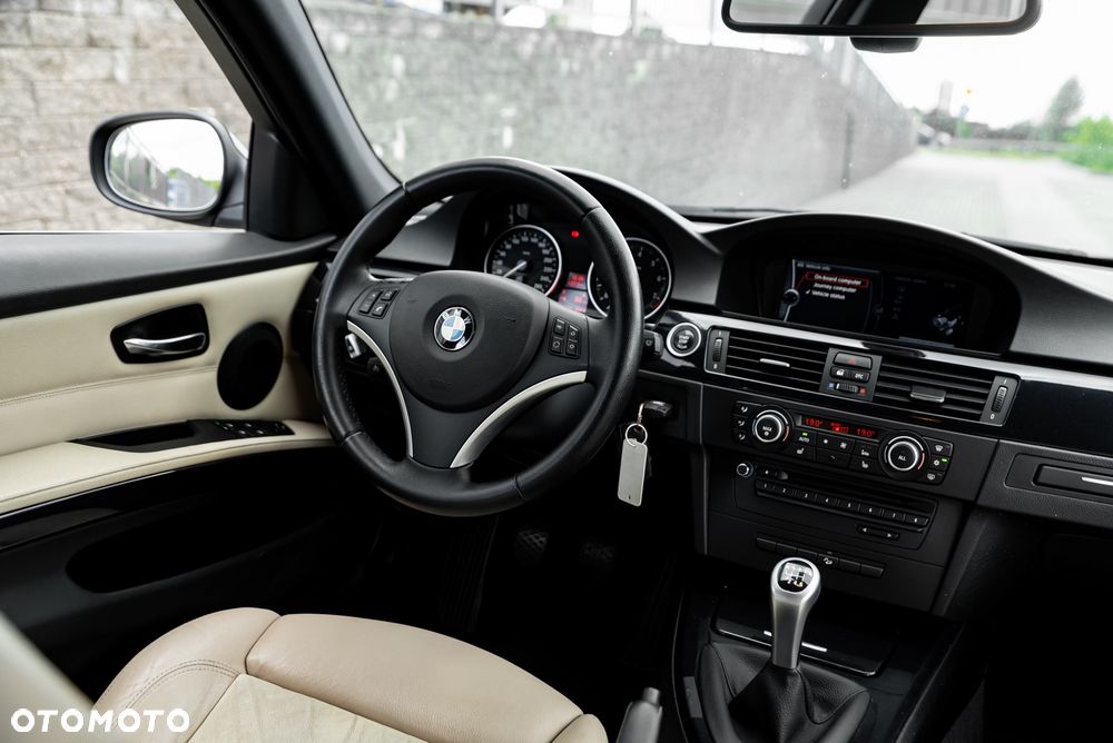 BMW Seria 3 325i xDrive Edition Exclusive - 24