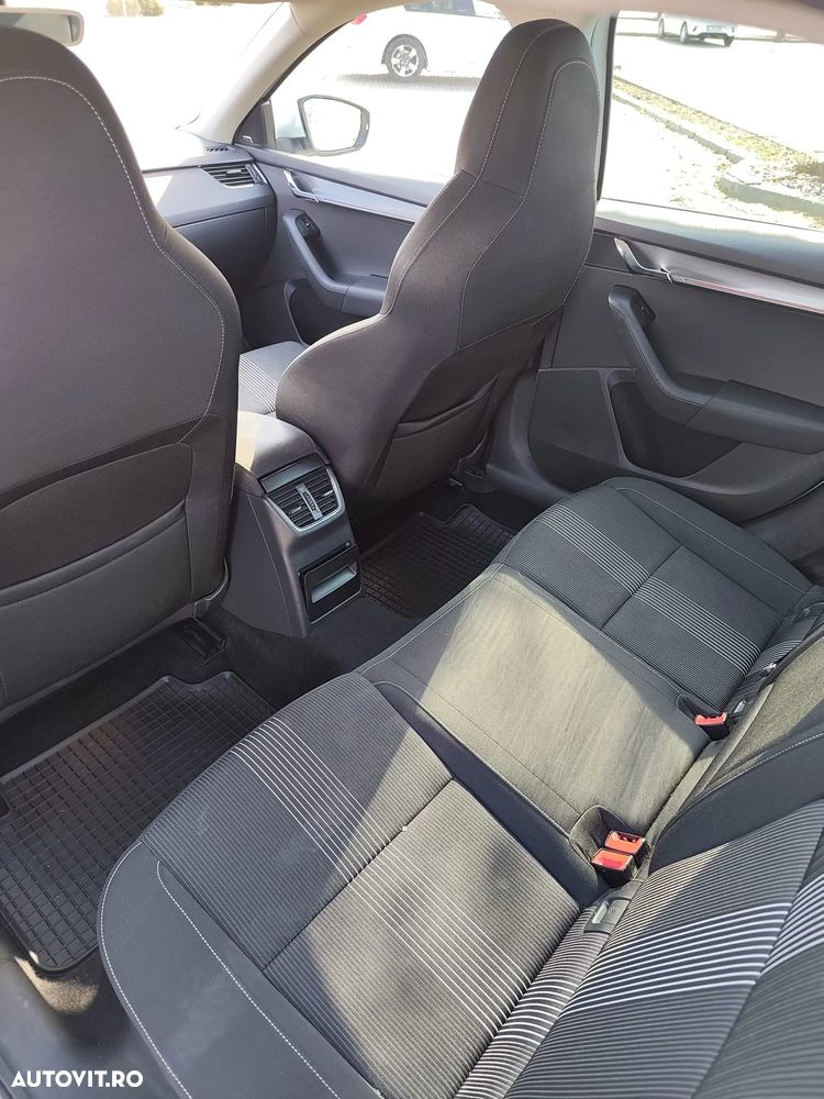 Skoda Octavia 1.6 TDI DSG Ambition - 9