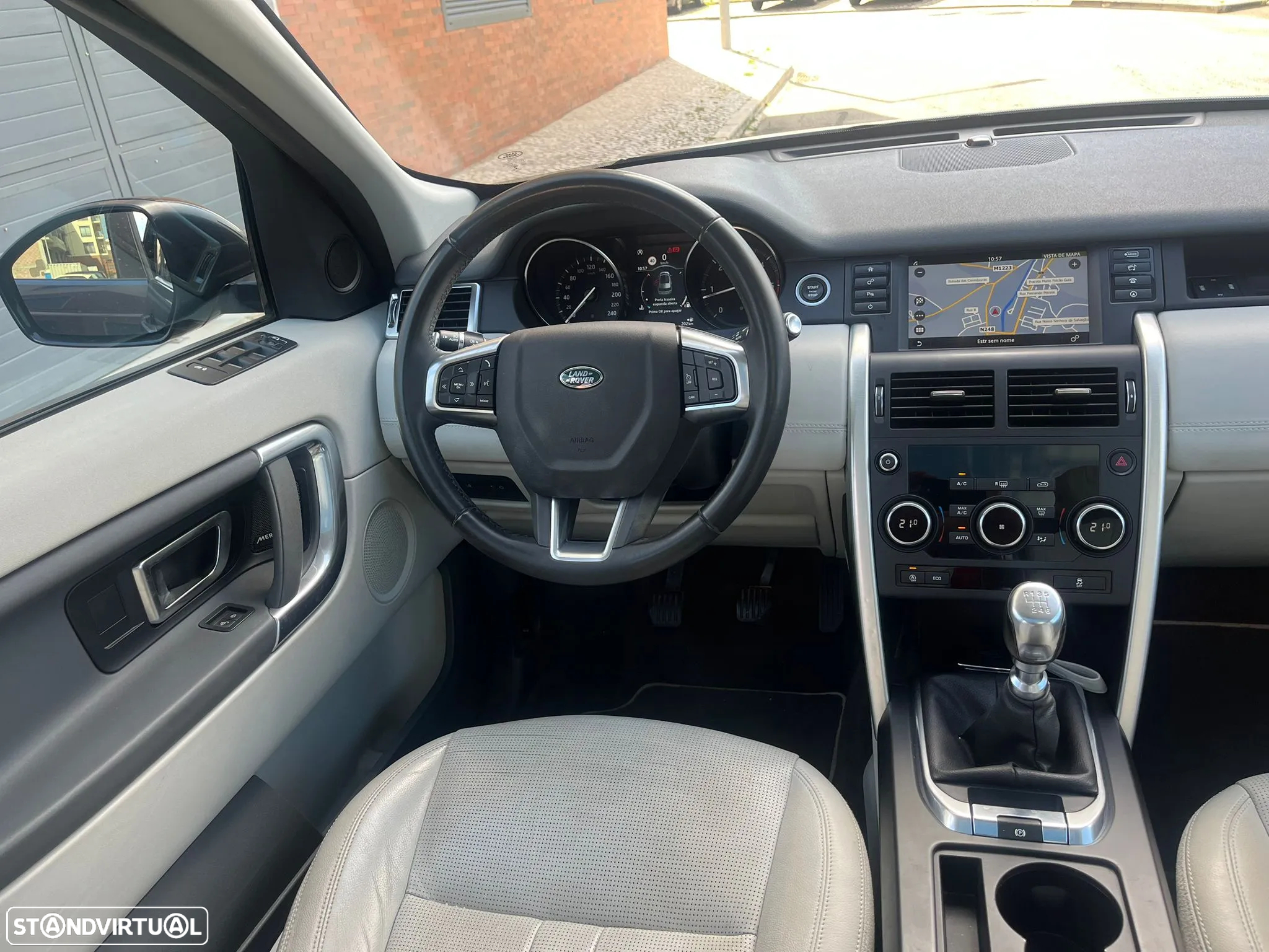 Land Rover Discovery Sport - 34