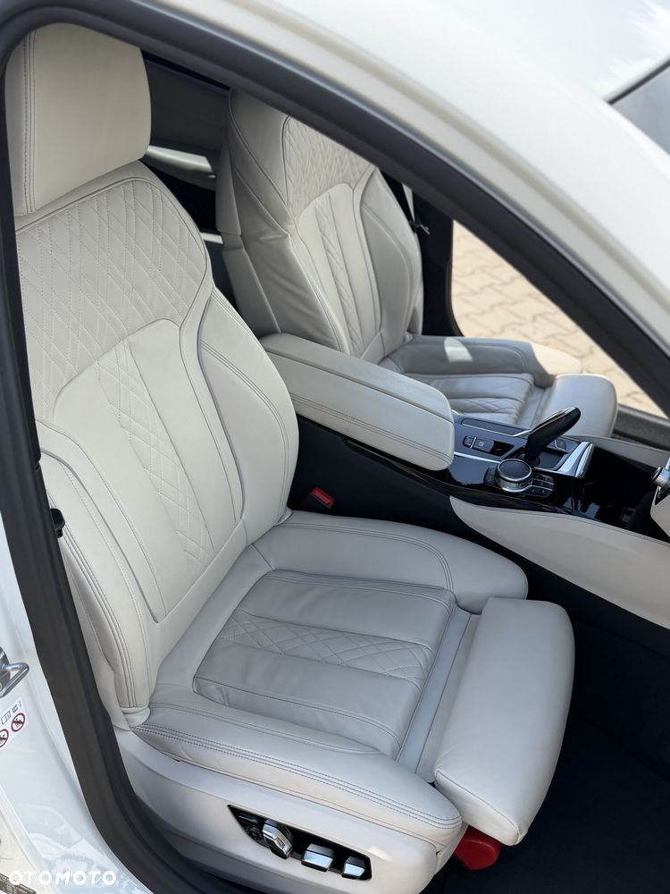 BMW Seria 5 530i GPF xDrive M Sport sport - 13