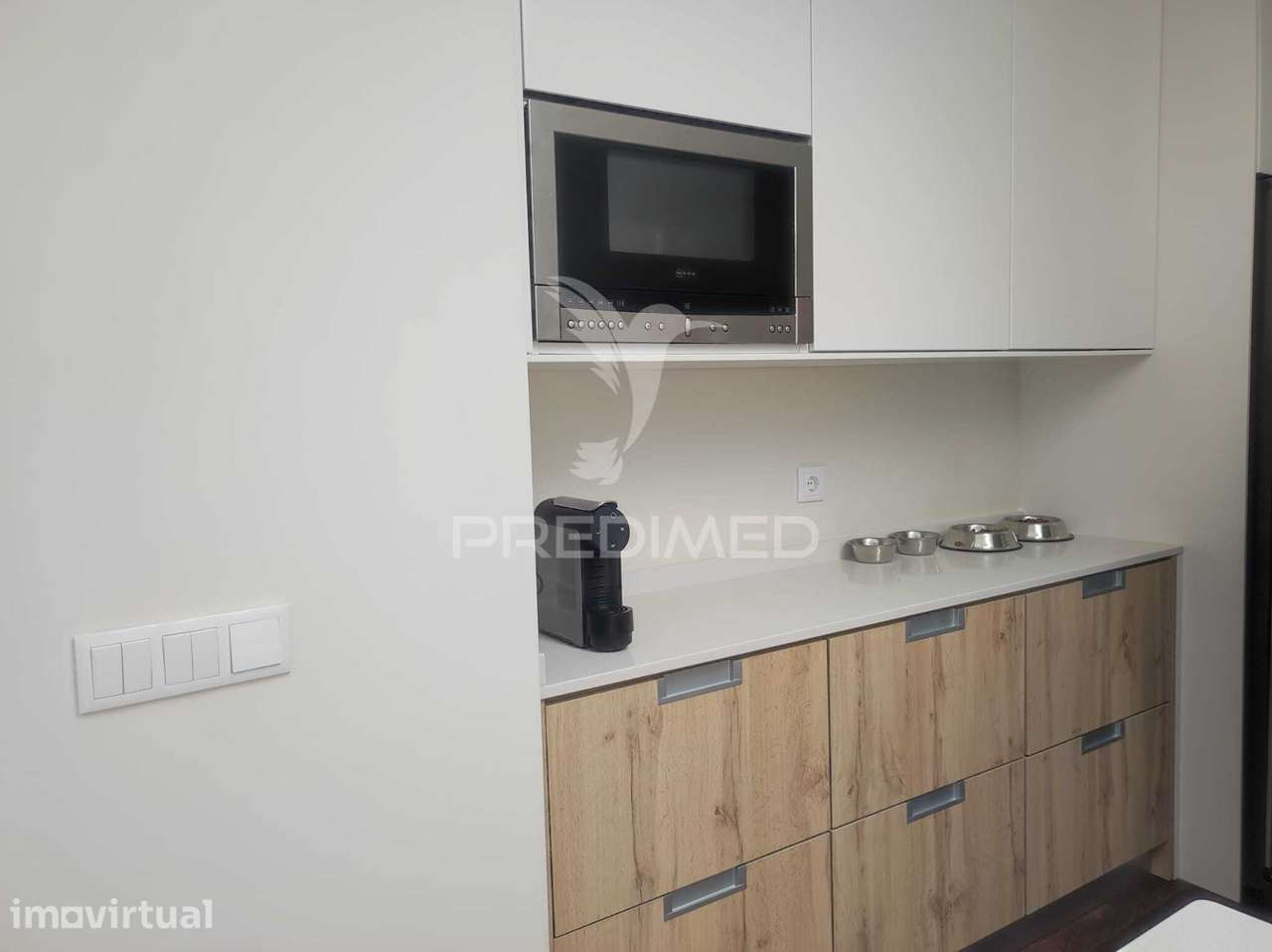 Moradia T4 Totalmente Renovada com 2 Suites, Garagem e Espaço Exter... - Grande imagem: 4/17