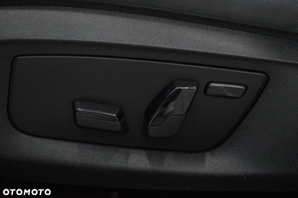 BMW Seria 5 530e xDrive M Sport sport - 10