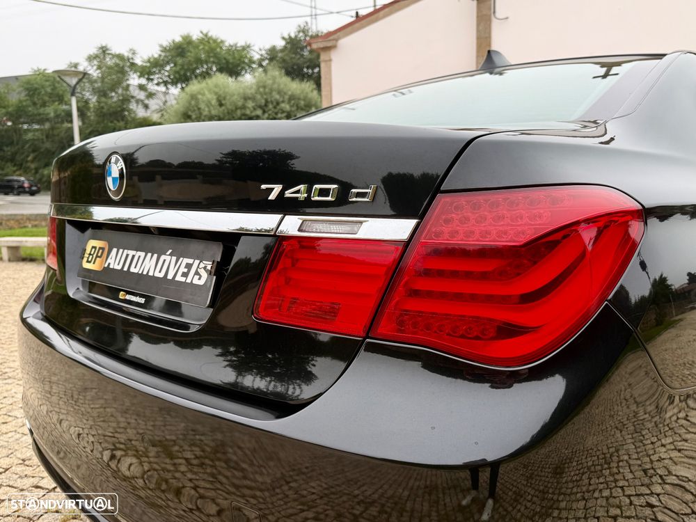BMW 740 d Pack M - 16