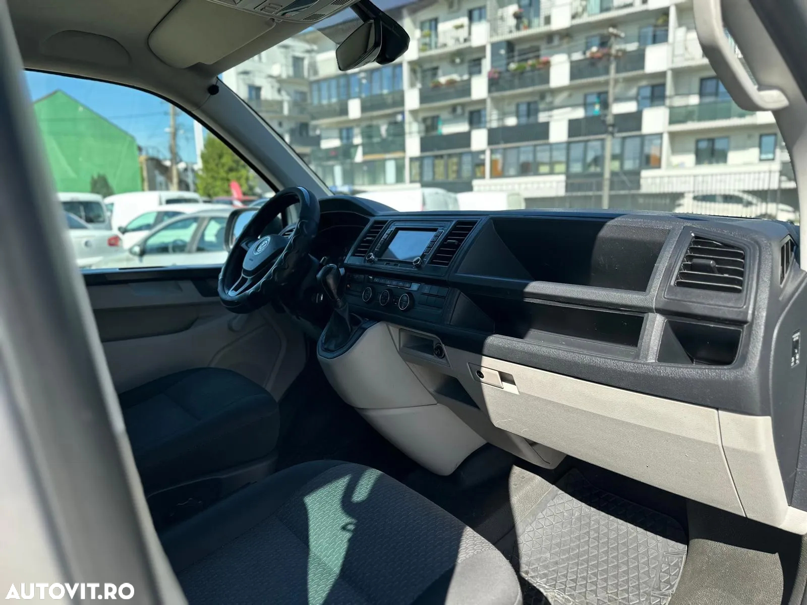 Volkswagen Caravelle T6 2.0 TDI LR Trendline DSG 4M - 6