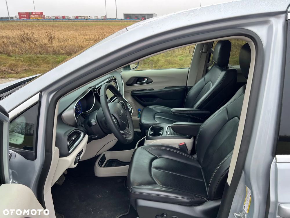 Chrysler Pacifica - 10