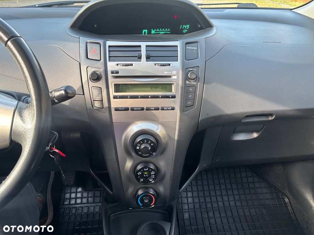 Toyota Yaris - 24