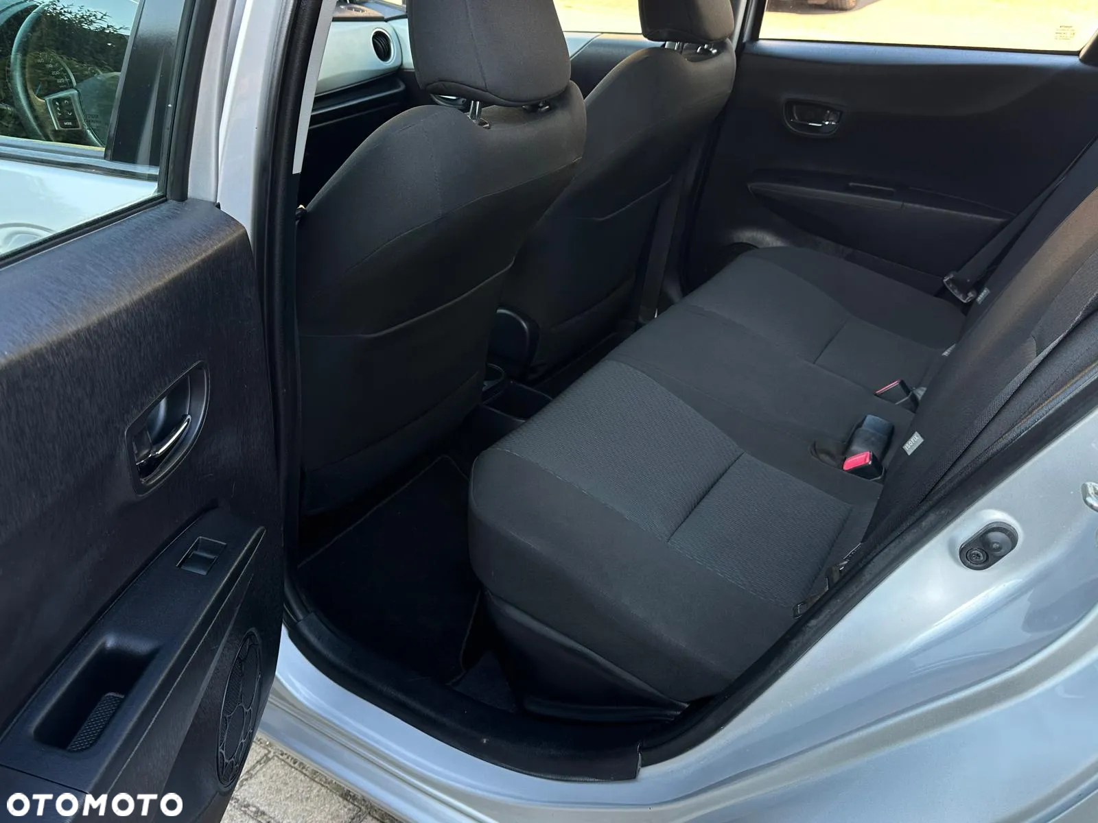Toyota Yaris Hybrid 100 Business Edition - 7
