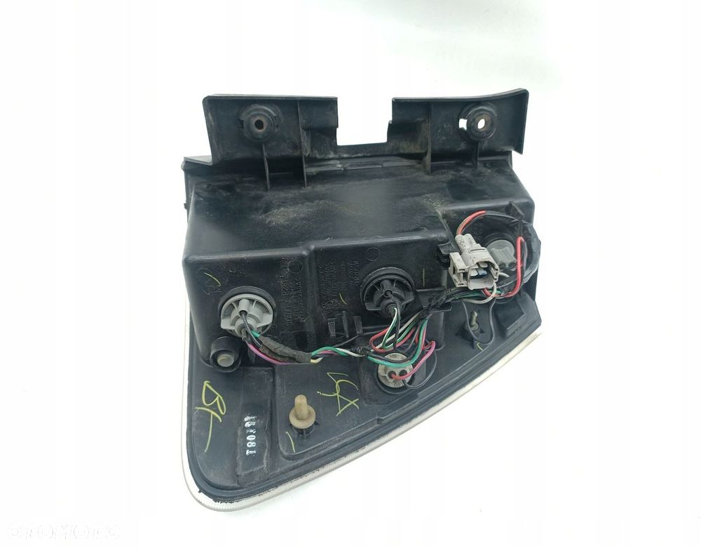 LAMPA PRAWA TYLNA TYŁ CHEVROLET EQUINOX I 3.4 04-09R - 4