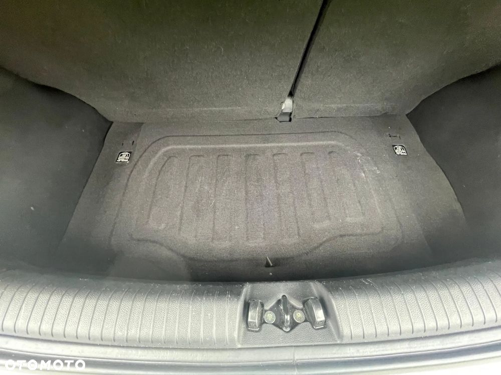 Hyundai i10 1.2 Fifa World Cup Edition - 23