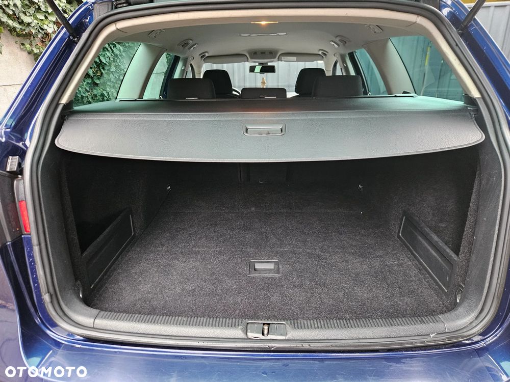 Volkswagen Passat Variant 2.0 TDI DPF Sportline - 22