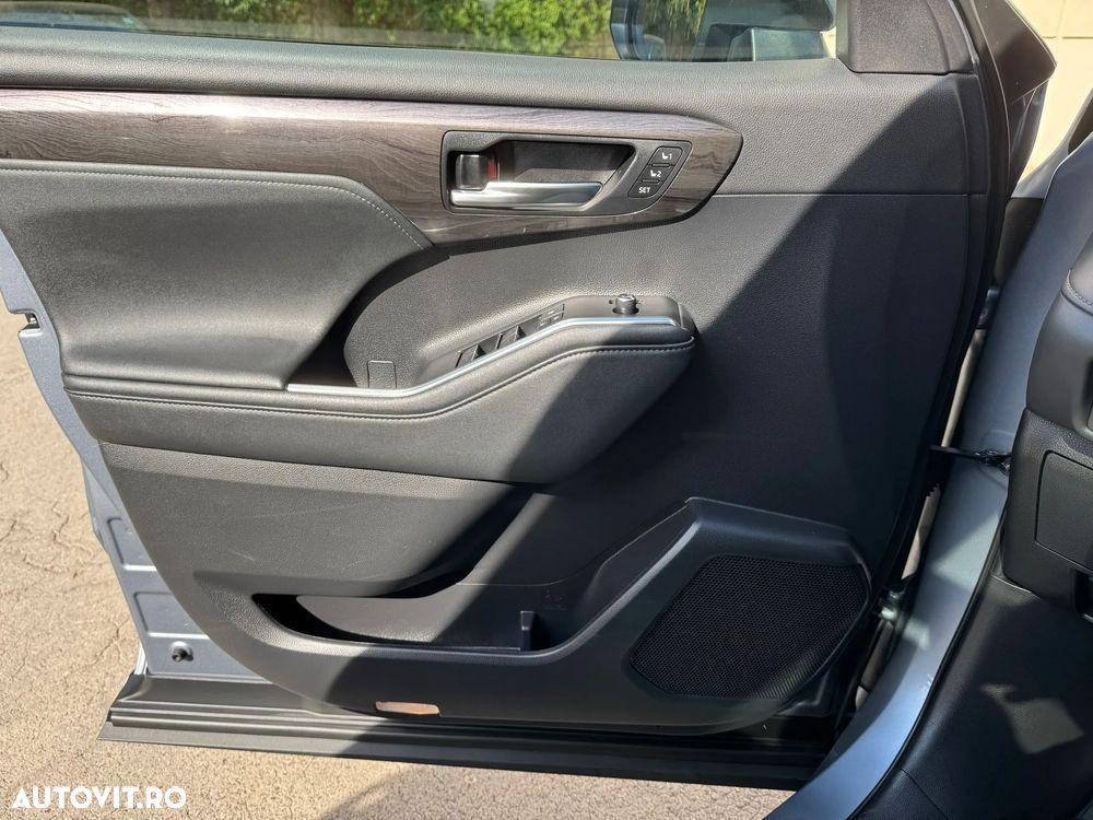 Toyota Highlander 2.5 L Hybrid Dynamic Force 248CP Luxury Pearly - 32