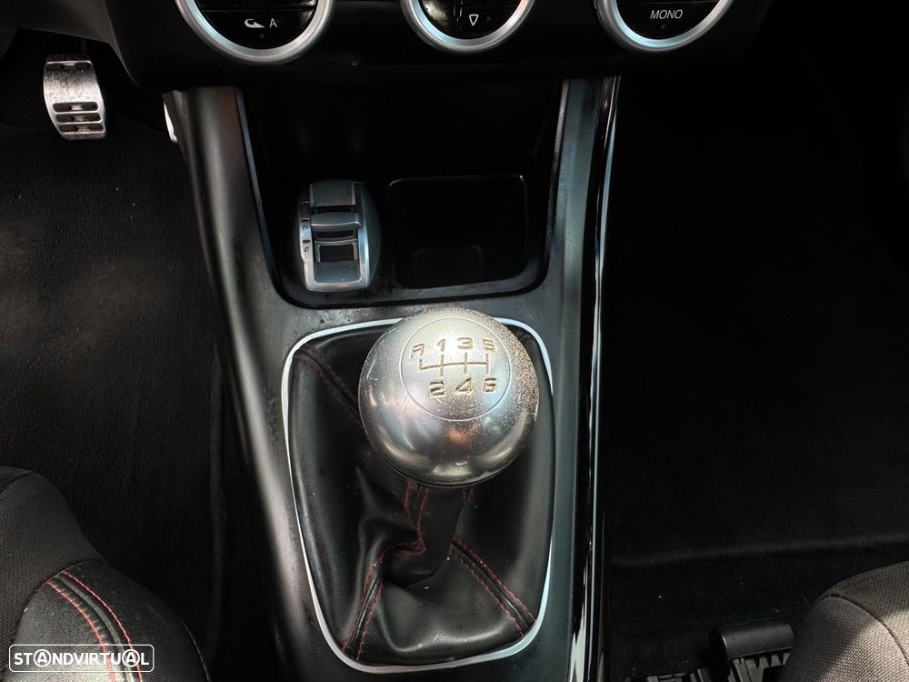 Alfa Romeo Giulietta 1.6 JTDM Distinctive - 16
