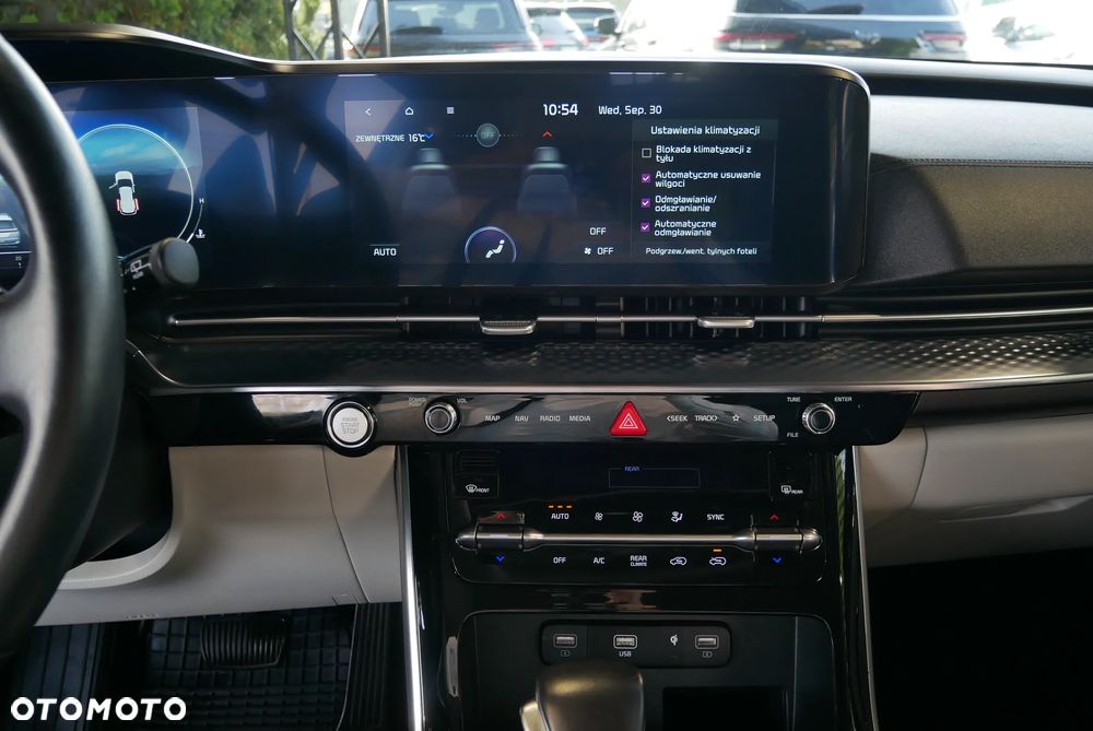 Kia Carnival - 23