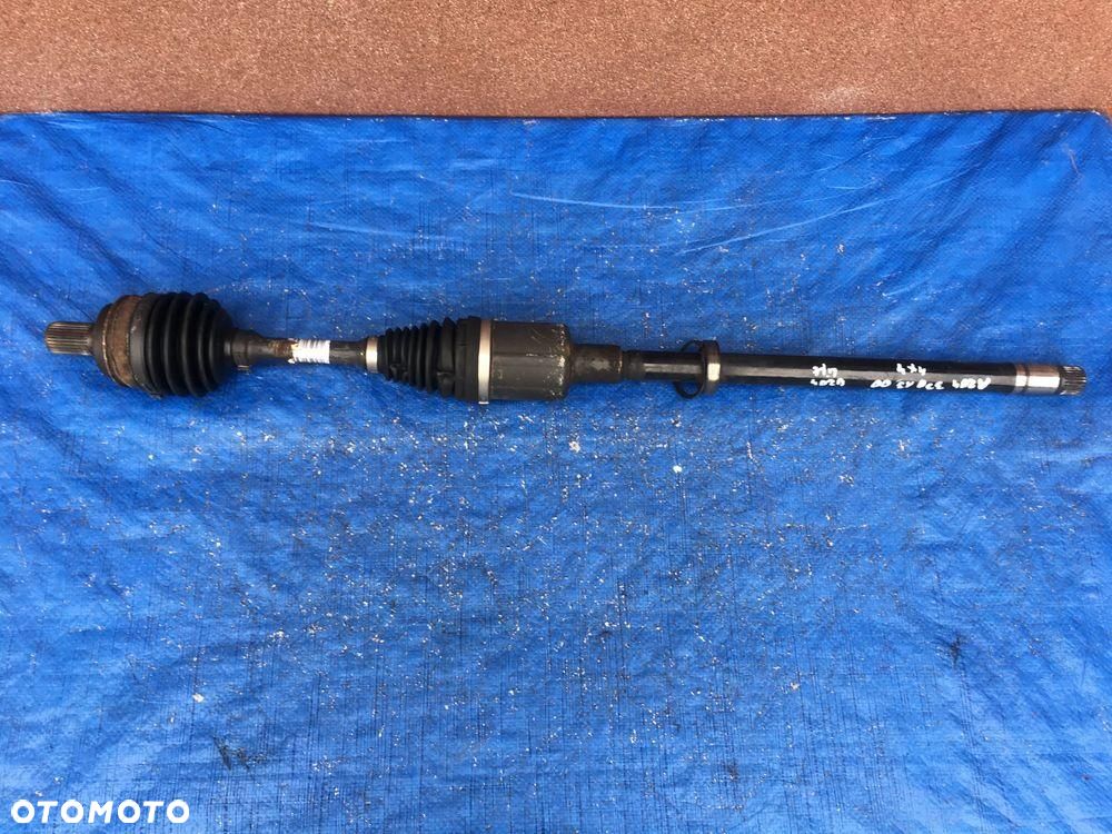 Mercedes W204 C Klasa 4 Matic 4x4 Półoś Lewa A2043301300 - 1