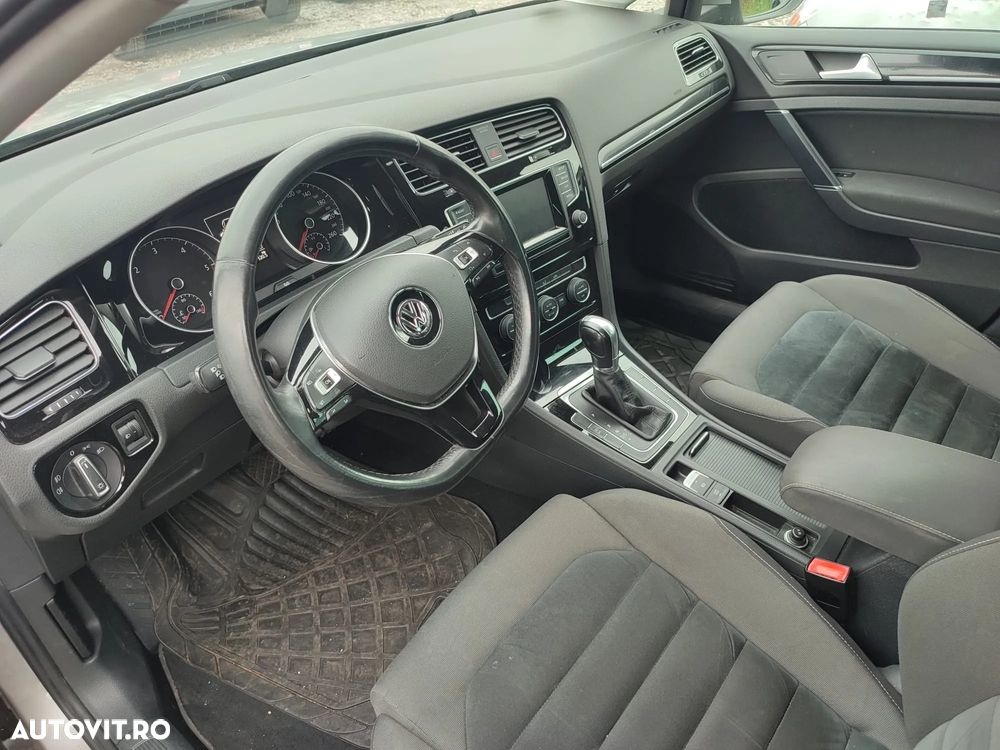 Volkswagen Golf - 6