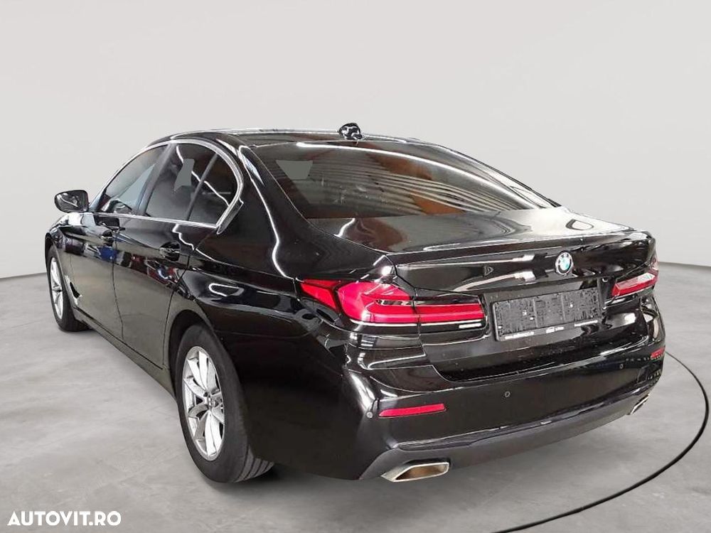 BMW Seria 5 520i Aut. Luxury Line - 2