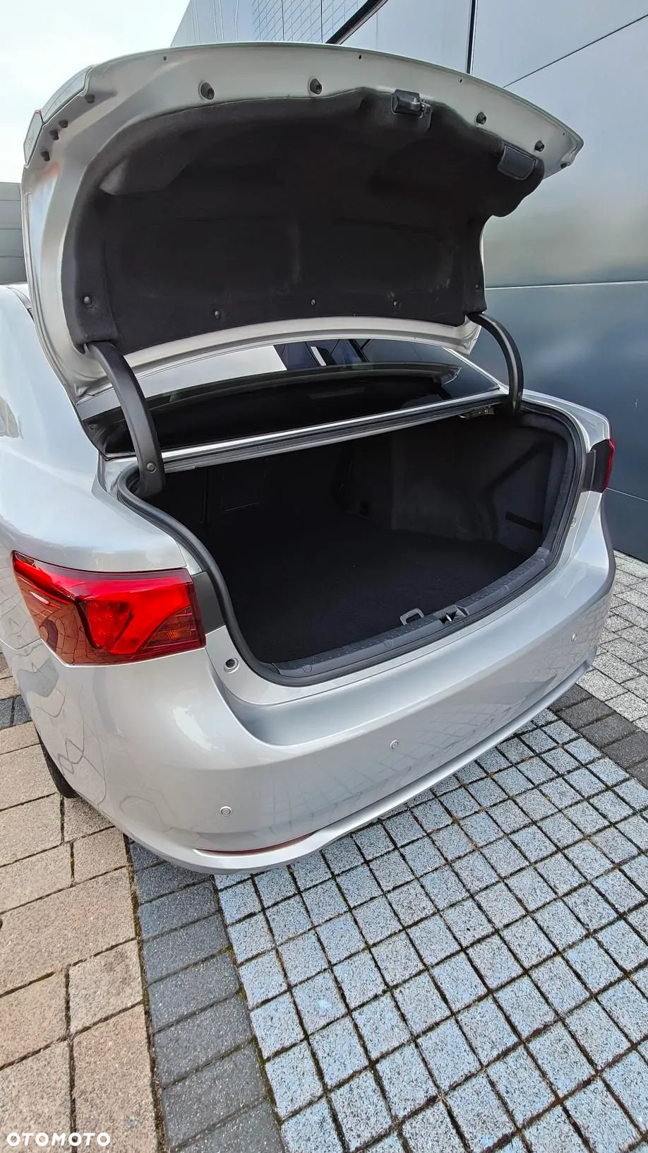 Toyota Avensis 2.0 D-4D Prestige - 8