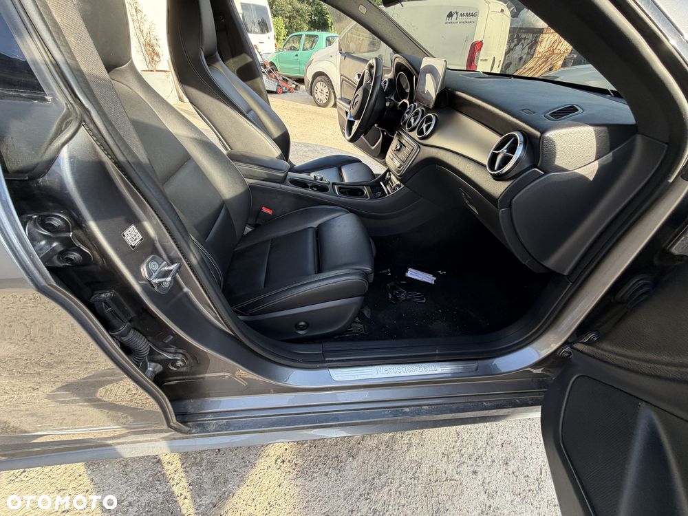 Mercedes-Benz CLA 250 AMG Line 7G-DCT - 30