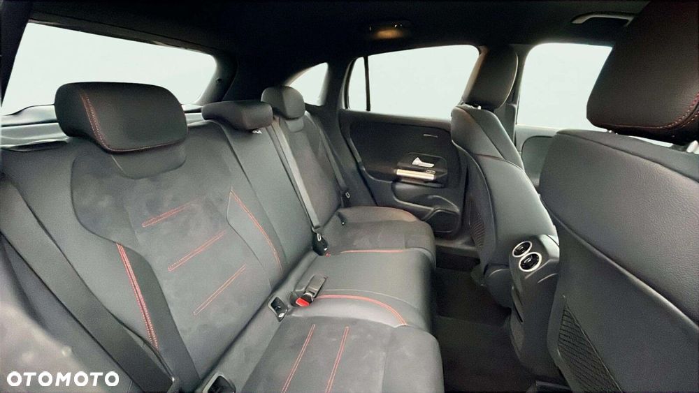 Mercedes-Benz GLA - 10