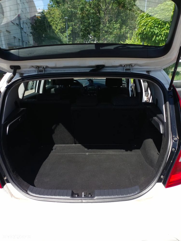 Hyundai i30 1.4 Base + World Cup - 12