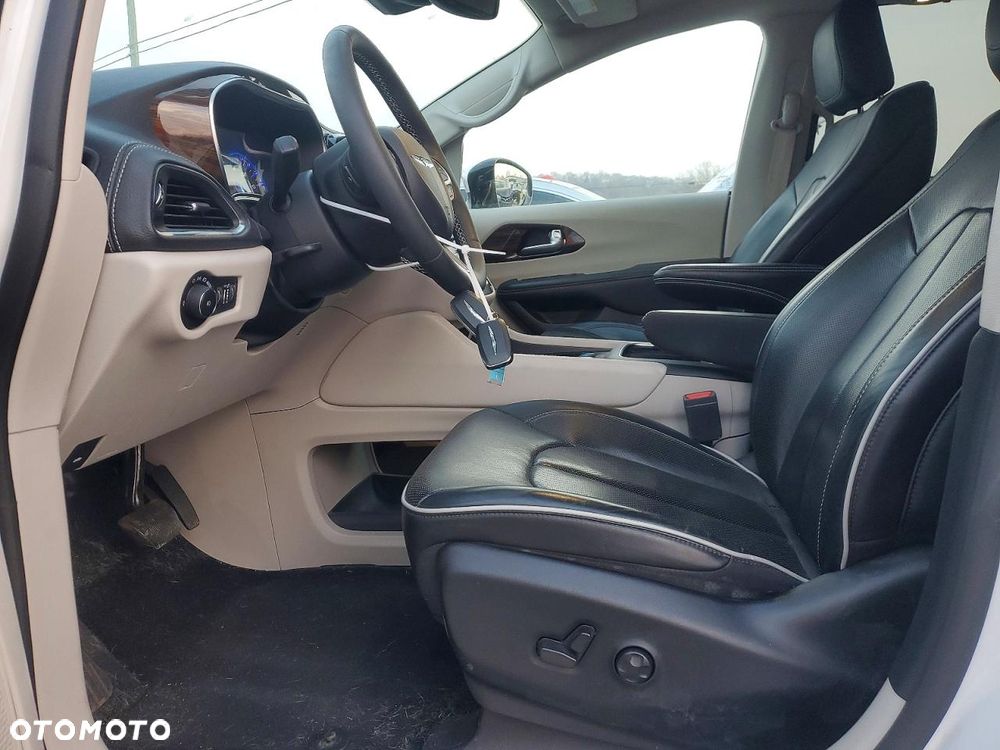 Chrysler Pacifica - 8