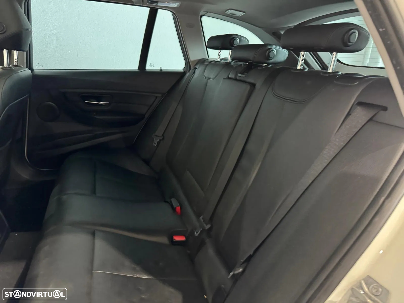 BMW 320 d Touring xDrive Auto - 19