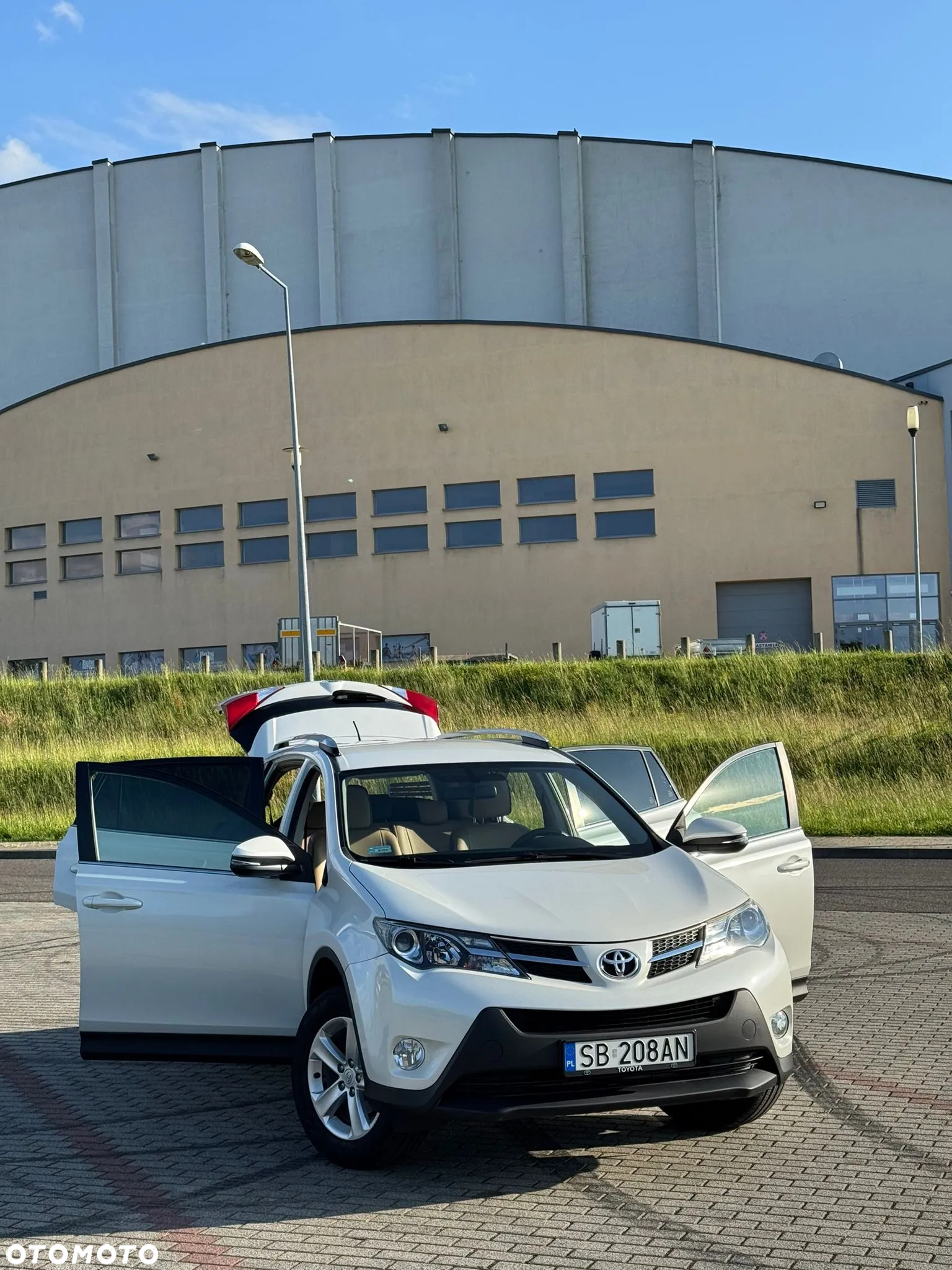 Toyota RAV4 2.5 XLE - 3