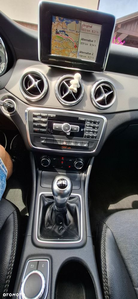 Mercedes-Benz GLA 180 Activity Edition - 8