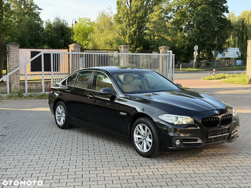 BMW Seria 5 528i xDrive Luxury Line - 2
