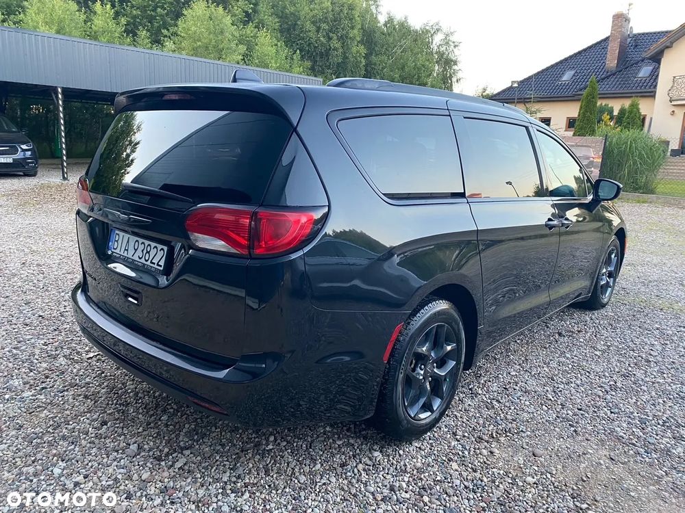 Chrysler Pacifica - 3