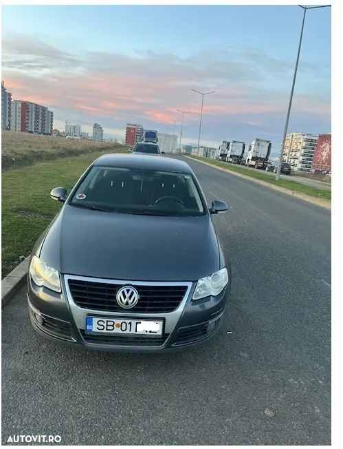 Volkswagen Passat Variant 2.0 TDI Highline - 12
