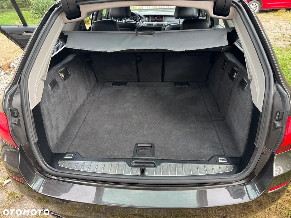 BMW Seria 5 525d xDrive - 13
