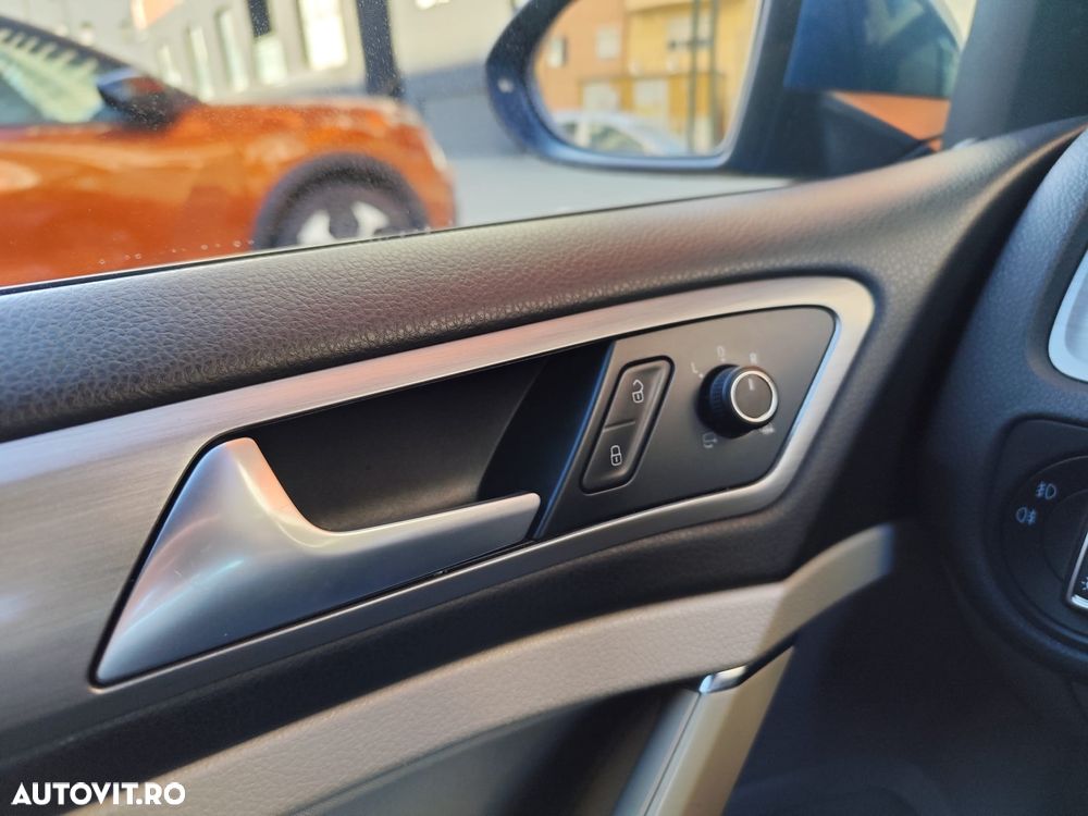 Volkswagen Golf 1.6 TDI DPF BMT DSG Comfortline - 9