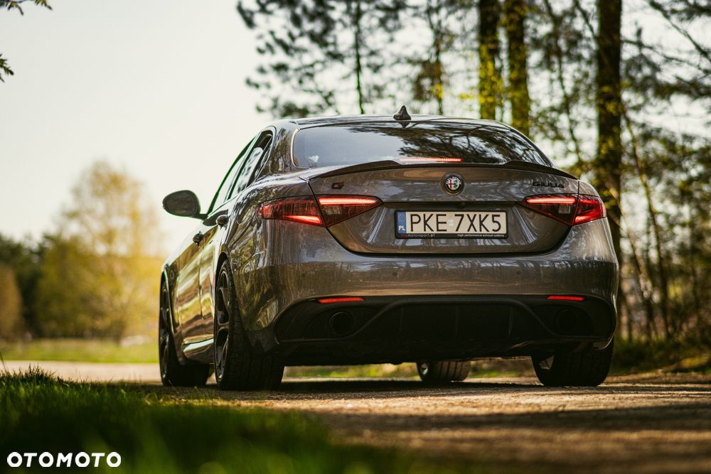 Alfa Romeo Giulia 2.0 Turbo 16V AT8-Q4 Veloce - 5