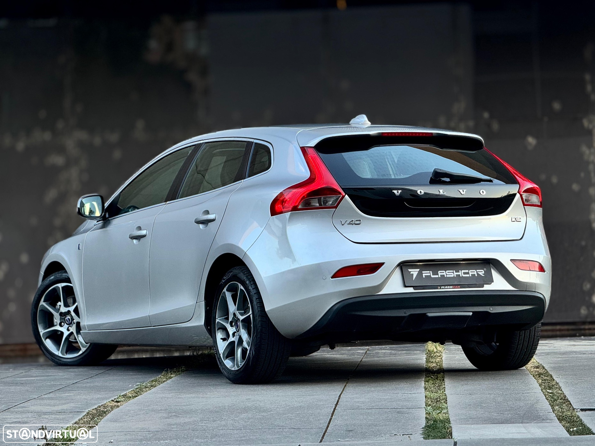 Volvo V40 1.6 D2 R-Design Momentum - 12