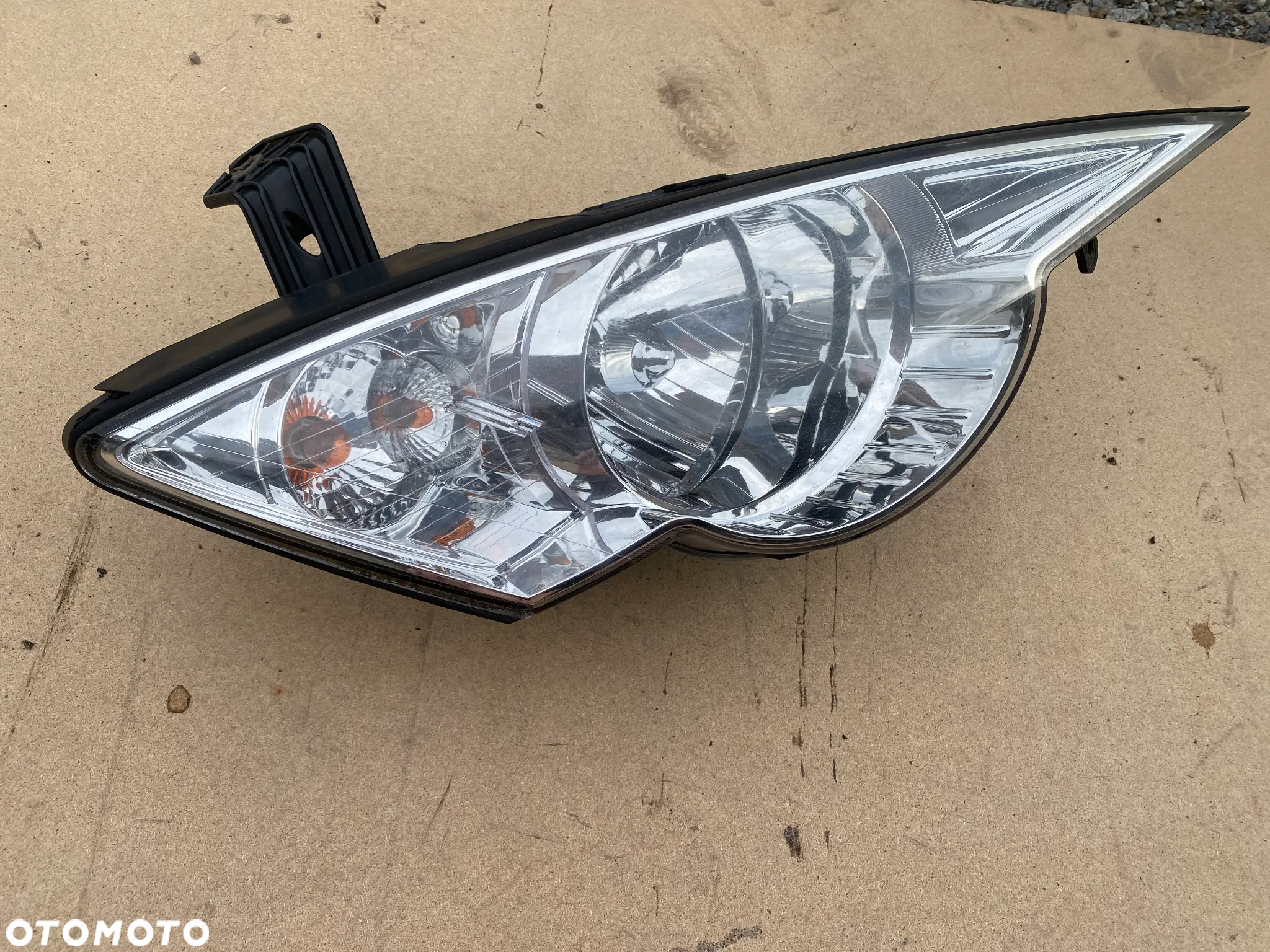 REFLEKTOR LAMPA PRAWA SSANGYONG ACTYON - 2
