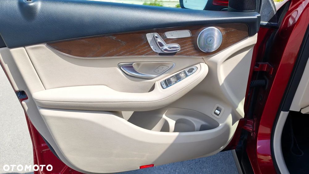 Mercedes-Benz GLC 300 4Matic 9G-TRONIC Exclusive - 18