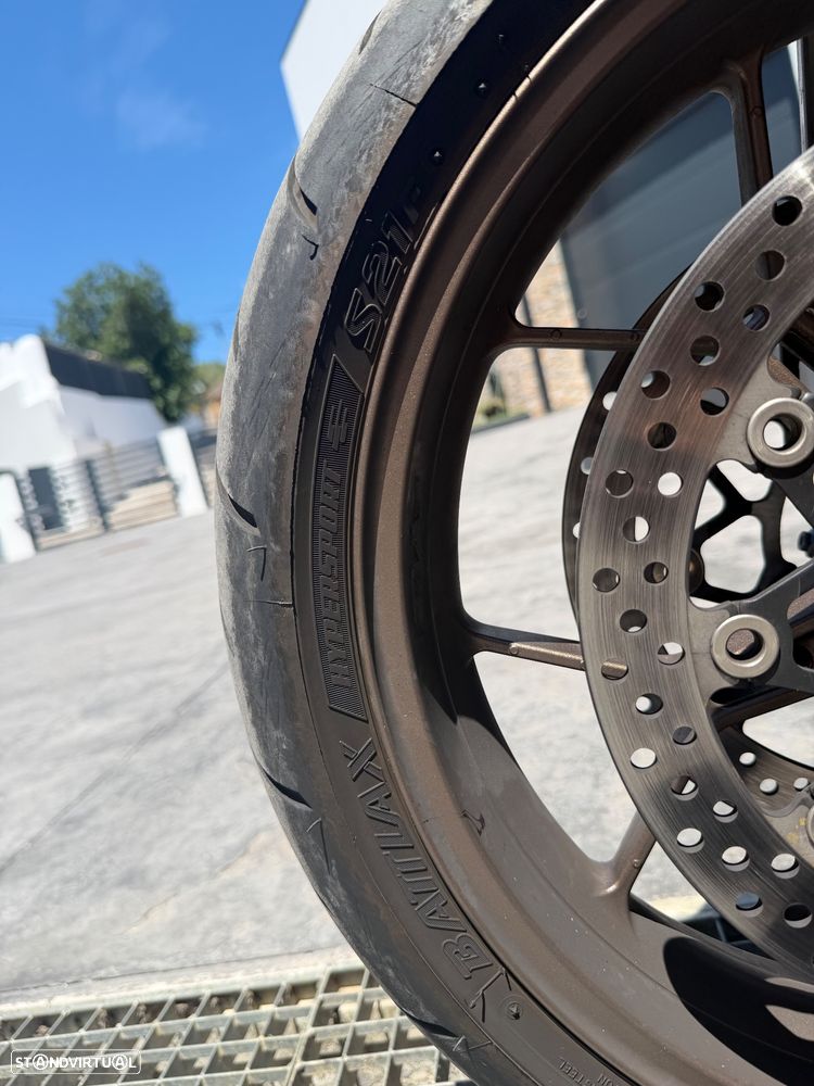 Honda CB R - 14